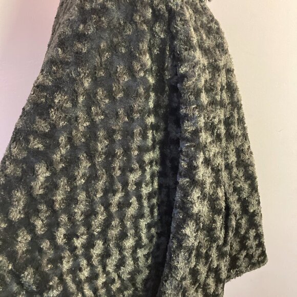 Sporto Reversable Cape, Fleece/ Faux Fur, One Size - Picture 9 of 12